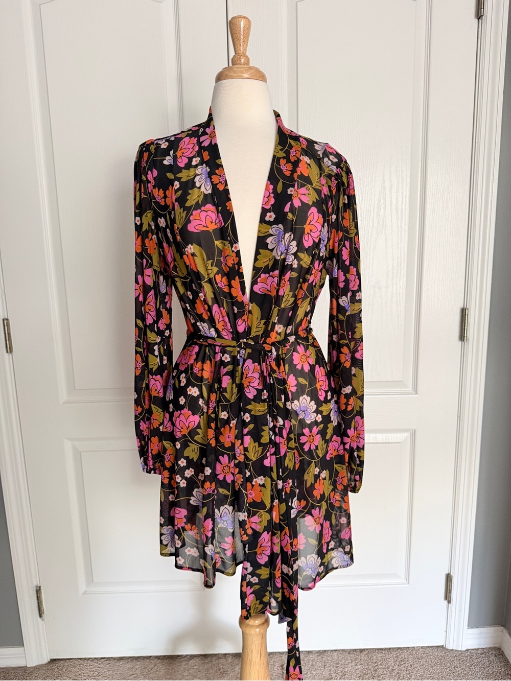 CAbi #6252 Black and pink floral Mingle Kimono Size M
